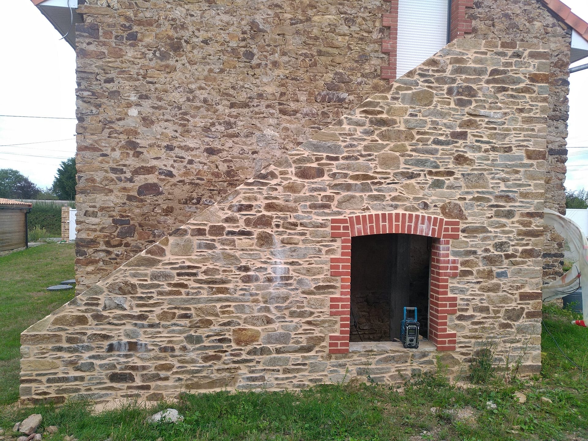 107477255_172735100951863_1320860149988648125_n maçon petit mars